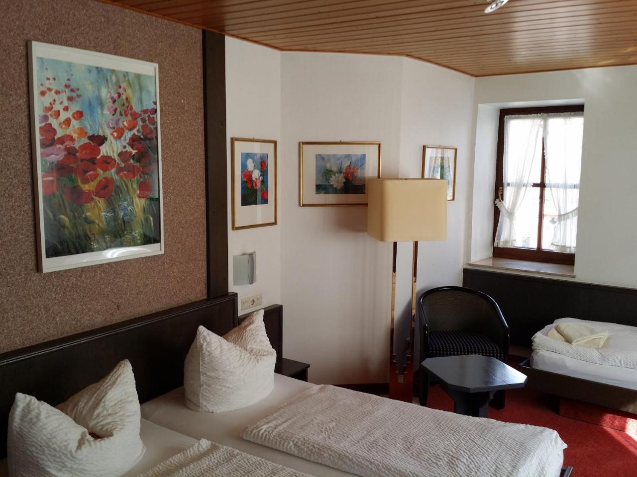 Hotel-Landgasthof Gruener Baum - Dittigheim Tauberbischofsheim Bagian luar foto
